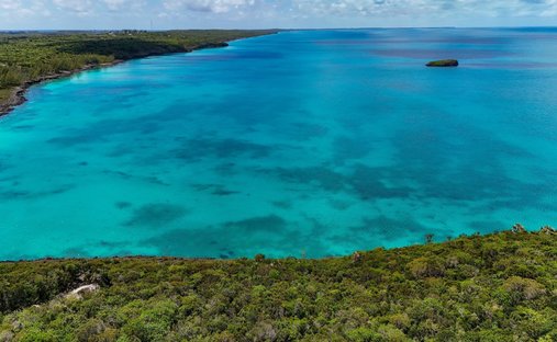 Land in Savannah Sound, Central Eleuthera, The Bahamas 1