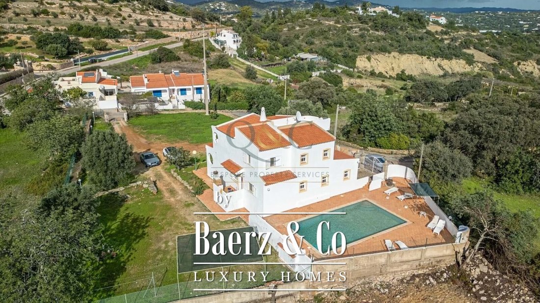Villa in Santa Barbara de Nexe, Algarve, Portugal 1 - 14955873