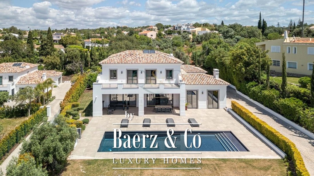 Villa in Loule (Sao Clemente), Algarve, Portugal 1 - 15682812