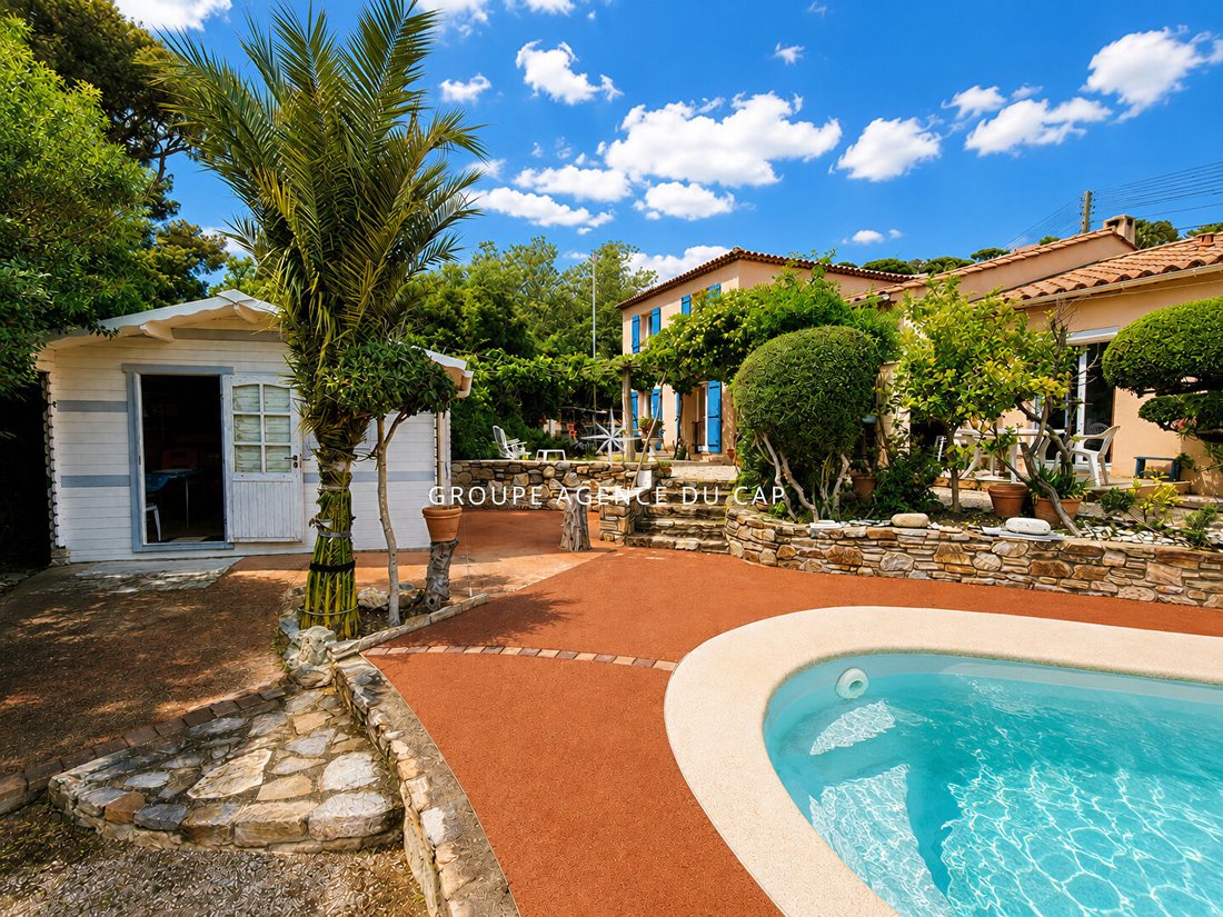 Villa in Les Issambres, Roquebrune-sur-Argens, France 2 - 18039182