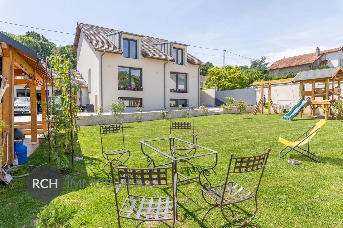 House in La Queue-les-Yvelines, Ile-de-France, France 1 - 18046730