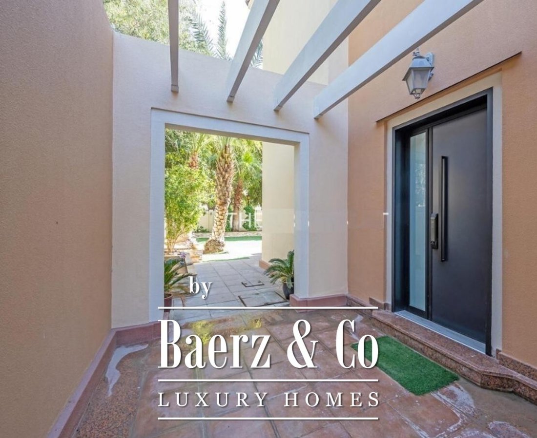 Villa in Al Wasl, Dubai, United Arab Emirates 1 - 14939260