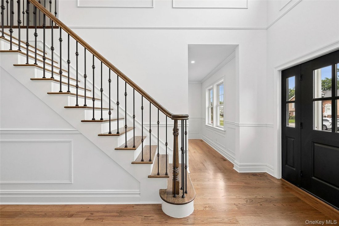 House in Garden City, New York, United States 5 - 18049334