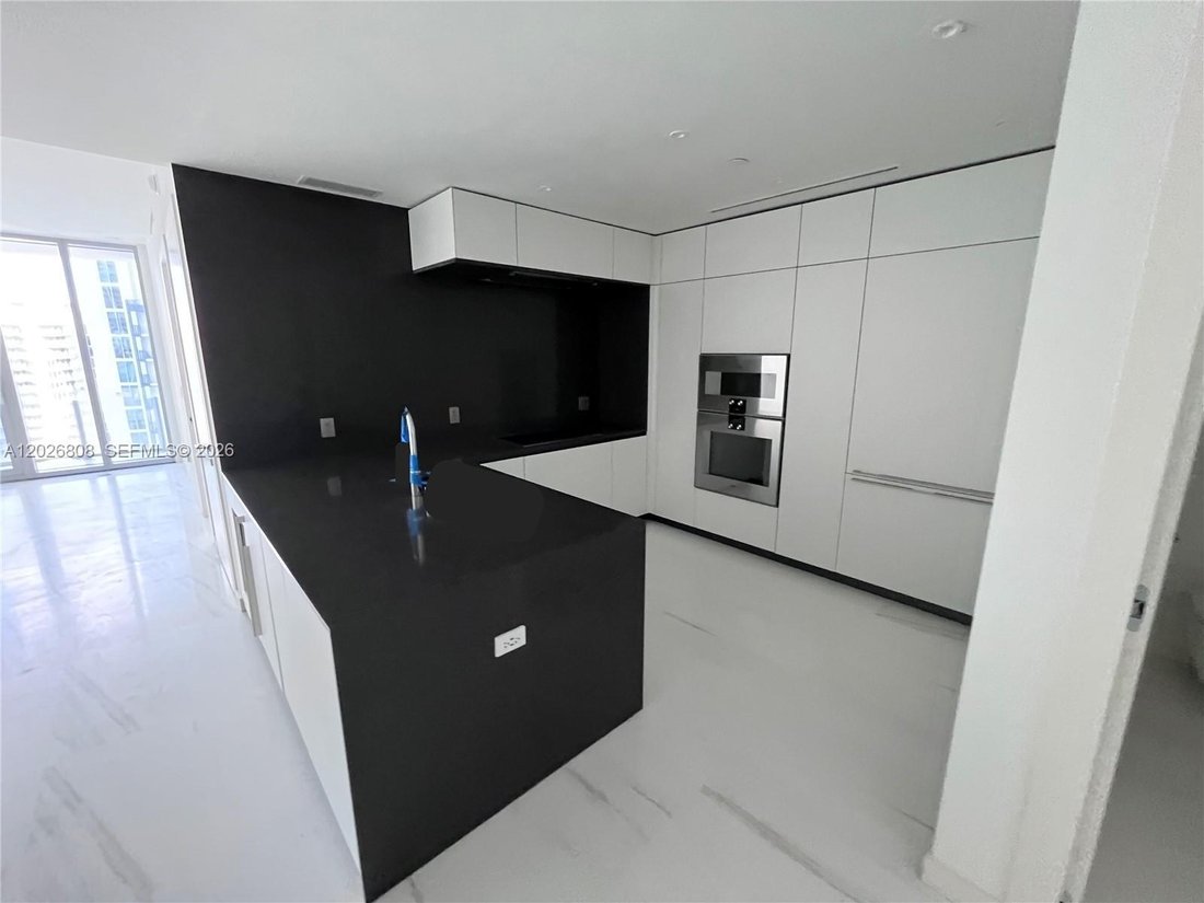 Condo in Miami, Florida, United States 3 - 18048492
