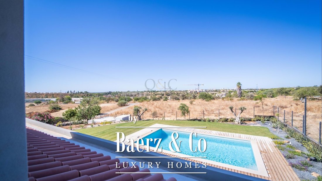 Villa in Quarteira, Algarve, Portugal 2 - 15315663