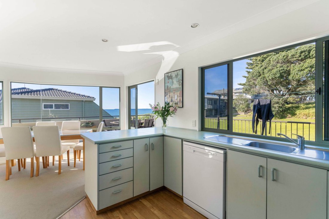 House in Mount Maunganui, Bay of Plenty, New Zealand 2 - 16000093