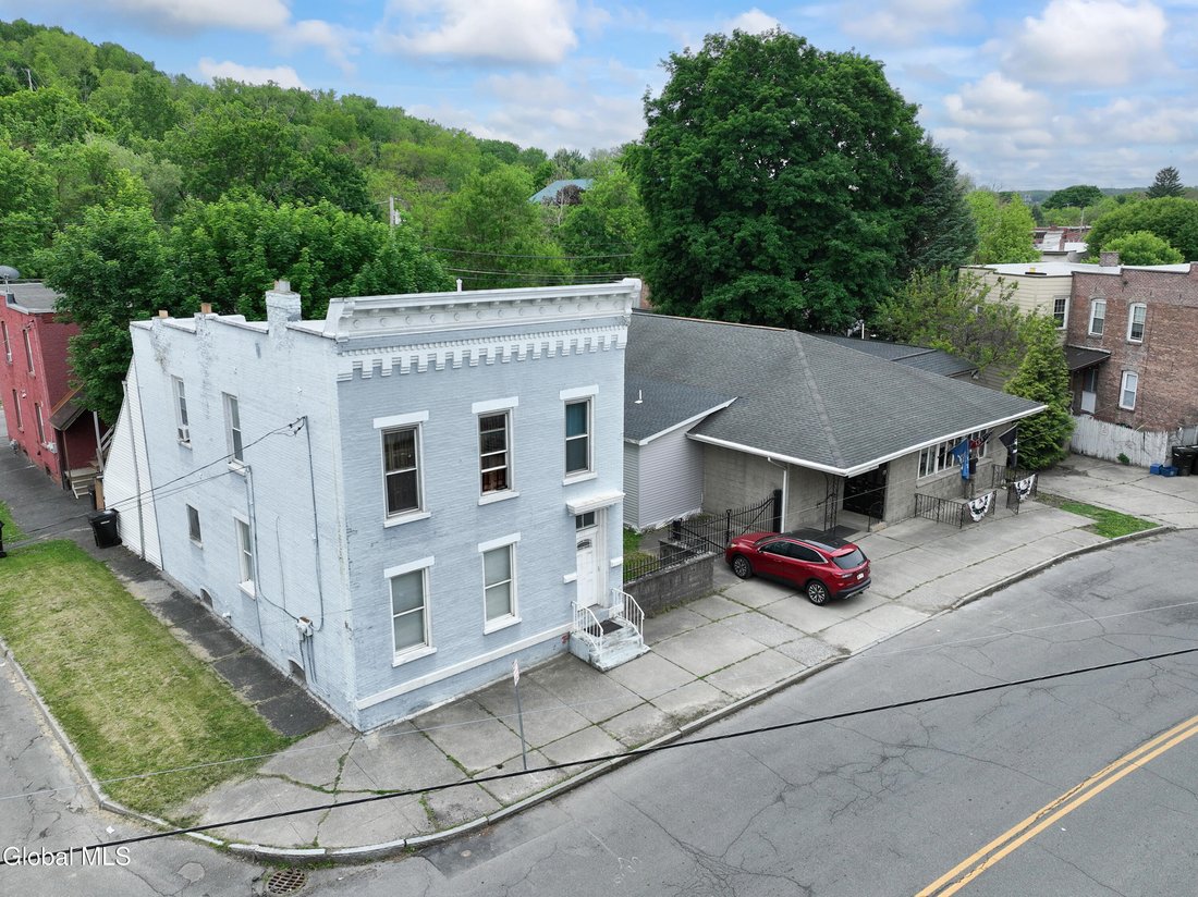 Troy, New York, United States 1 - 18040035