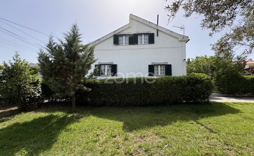 House in Algueirao-Mem Martins, Lisbon, Portugal 1