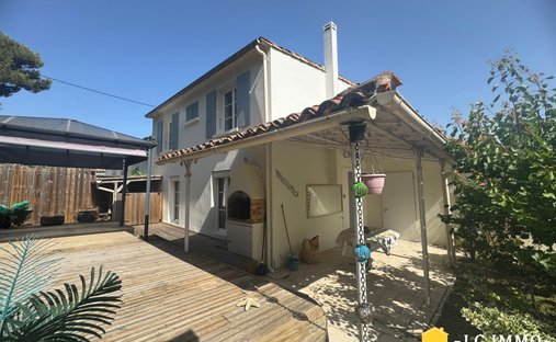 House in Meschers-sur-Gironde, Nouvelle-Aquitaine, France 1