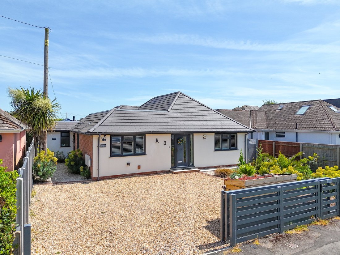 House in Barton on Sea, England 3 - 18036179