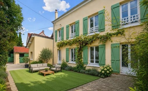 House in Gressets-Centre-Garenne-Bechevet, La Celle-Saint-Cloud, France 1