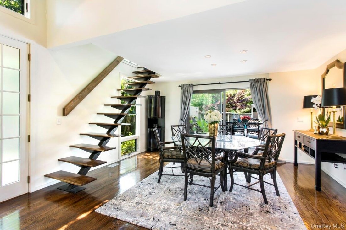 House in Yaphank, New York, United States 3 - 18036477