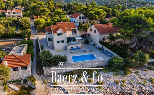Villa in Splitska, Split-Dalmatia County, Croatia 1