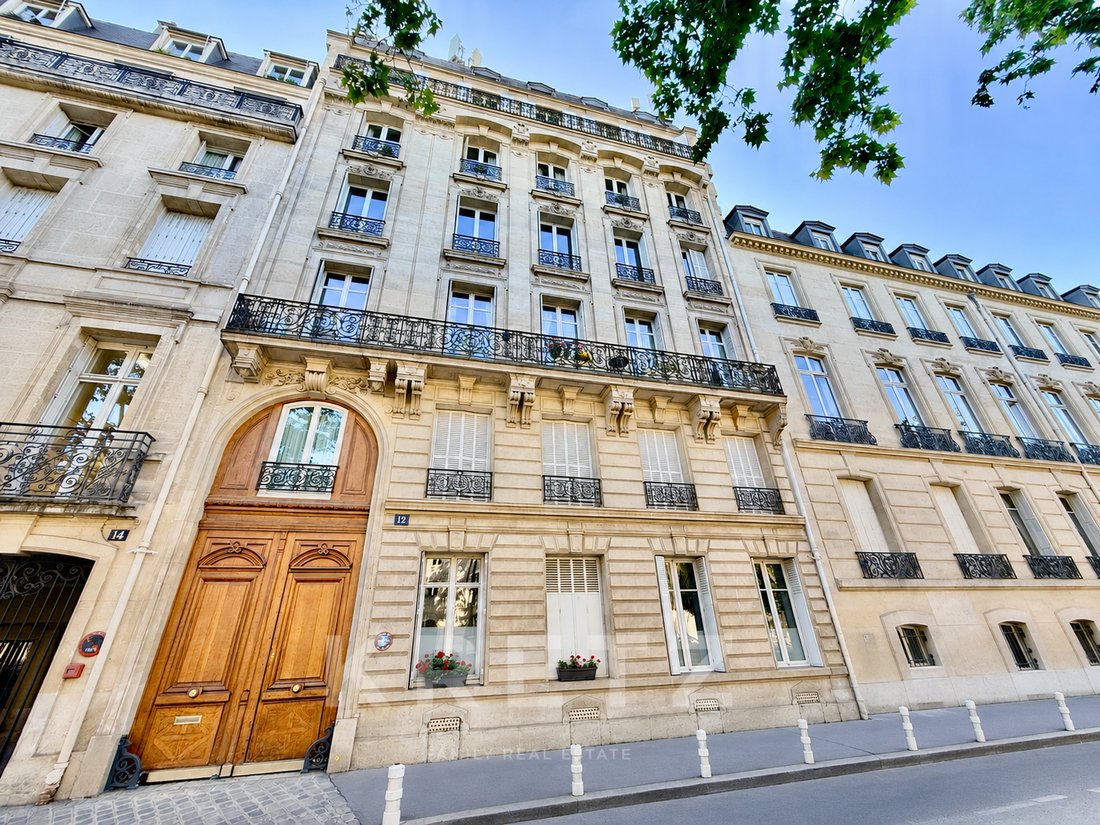 Apartment in Ecole Militaire, Paris 7e Arrondissement, Paris 1 - 18047343