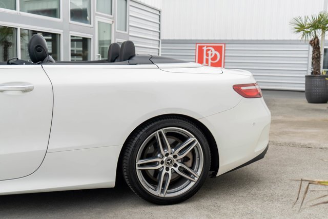 Cabriolet in Bellevue, WA, United States 5 - 17894476