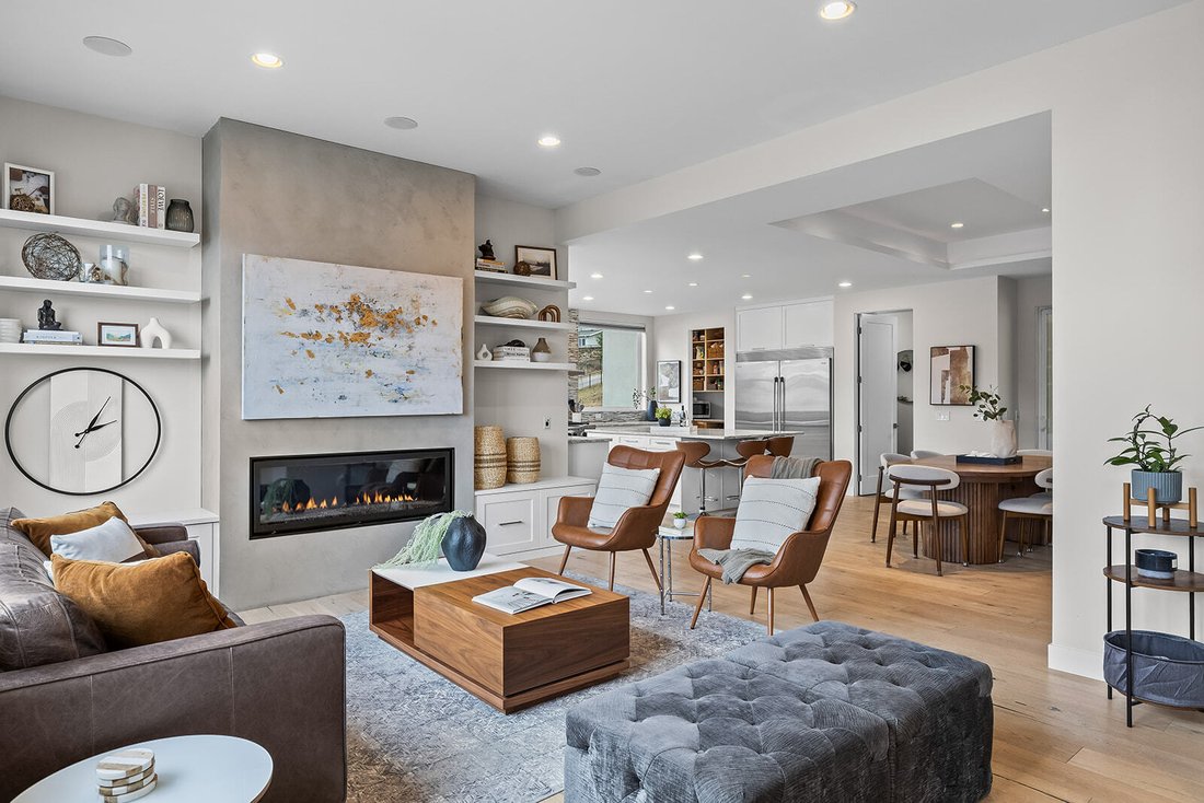 House in Kelowna, British Columbia, Canada 2 - 18048813