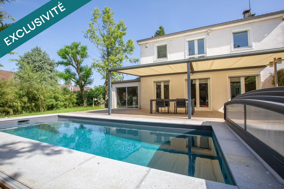 House in Le Mesnil-Saint-Denis, Ile-de-France, France 2 - 17511431