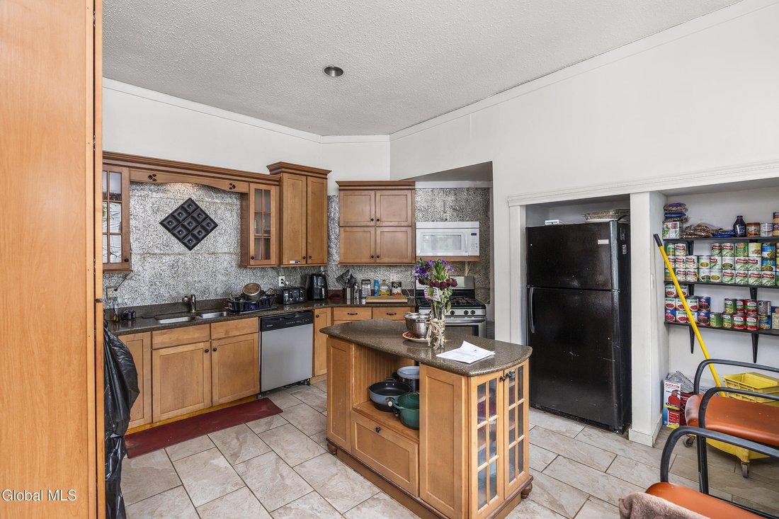 Troy, New York, United States 5 - 18040035