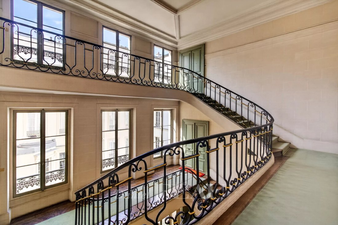 Apartment in Saint Thomas d'Aquin, Paris 7e Arrondissement, Paris 3 - 18038011
