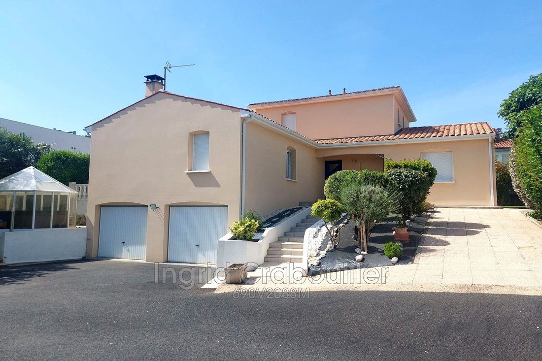 Villa in Vaux-sur-Mer, Nouvelle-Aquitaine, France 1 - 15254811