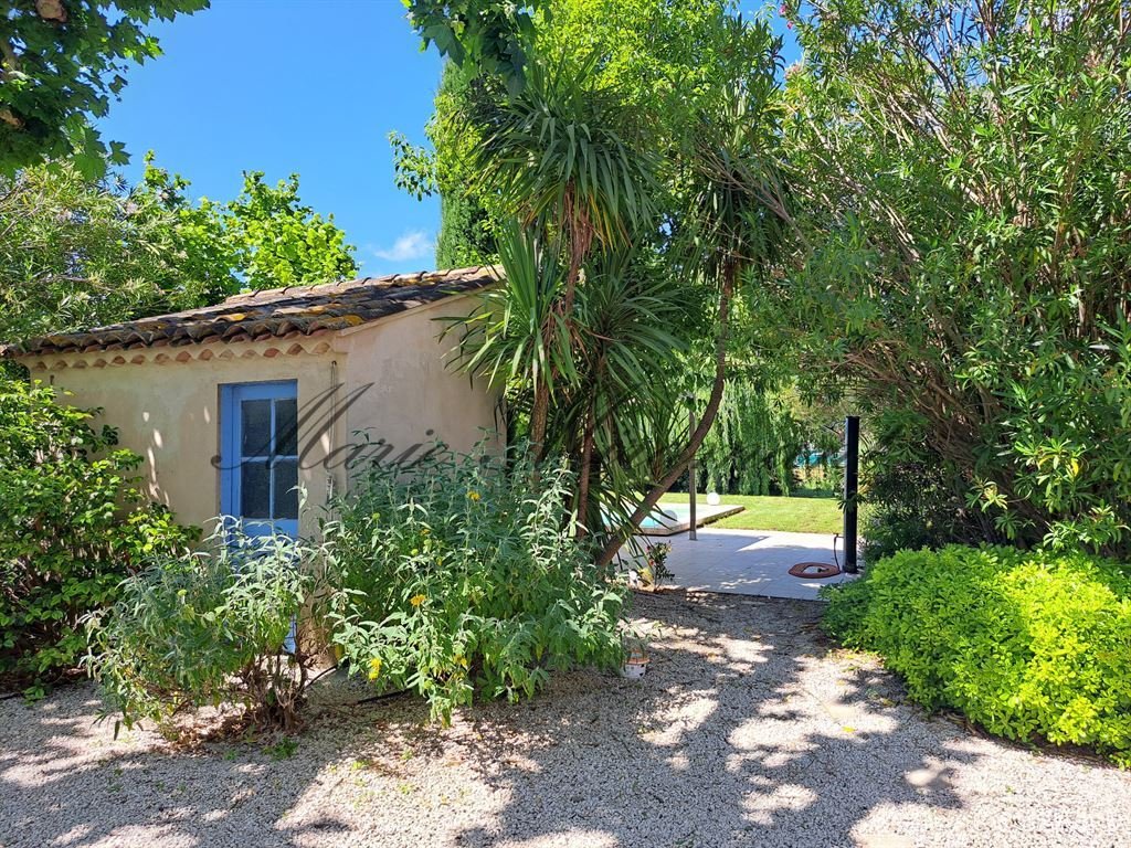 Estate in Châteaurenard, Provence-Alpes-Côte d'Azur, France 2 - 18036851