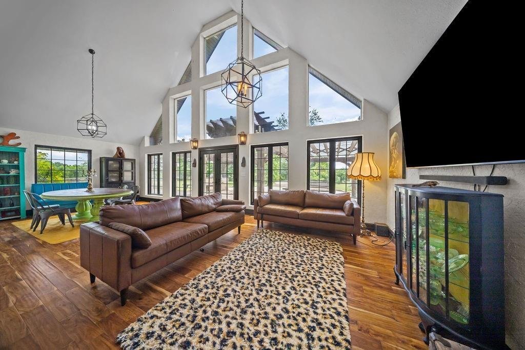 House in Holly Lake Ranch, Texas, United States 1 - 18042097