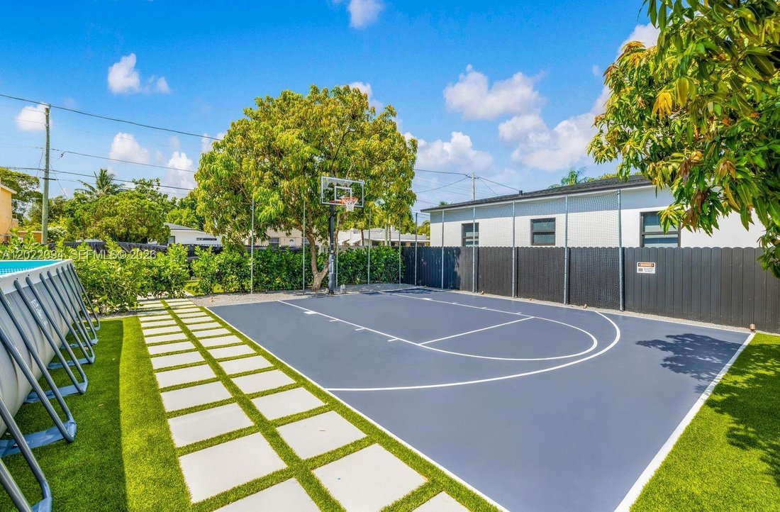 House in Miami, Florida, United States 3 - 18036196