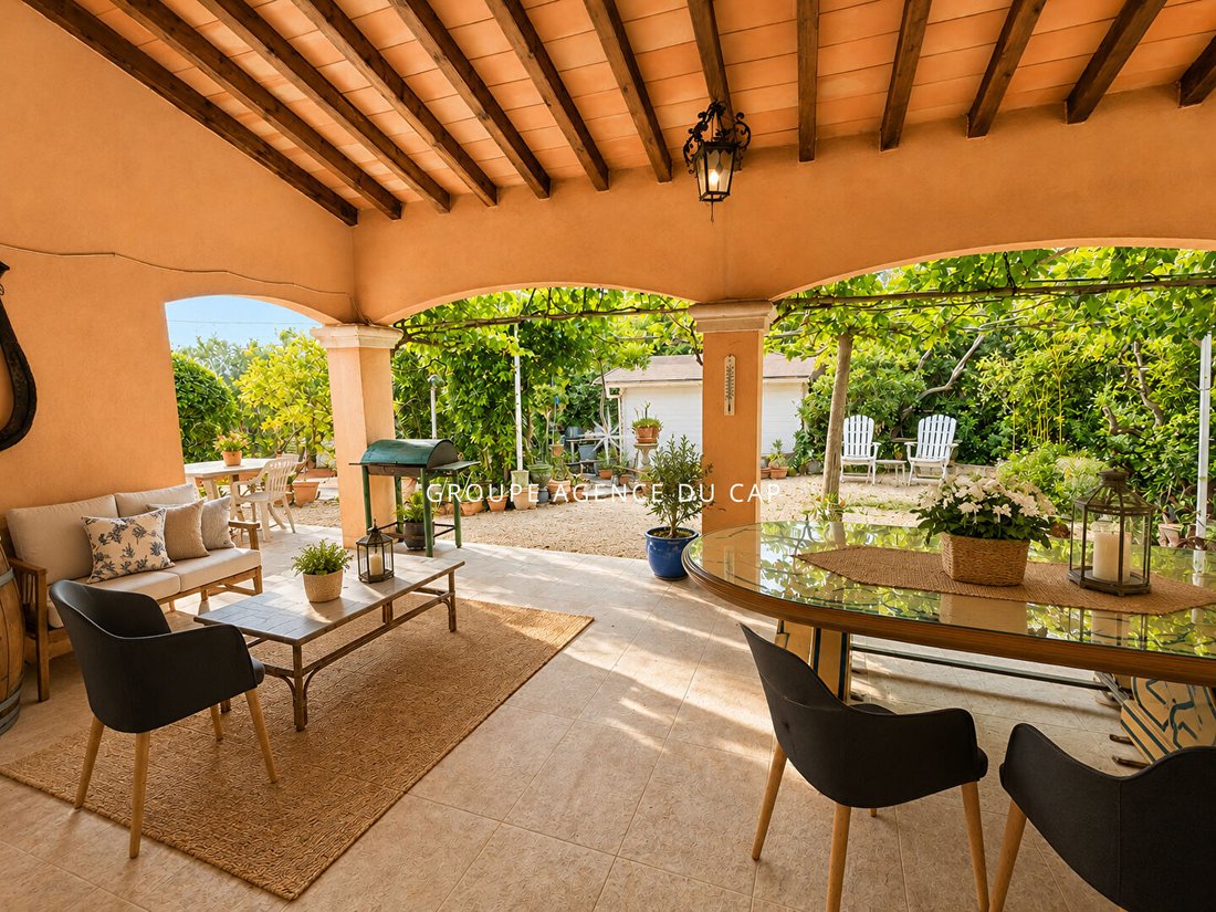 Villa in Les Issambres, Roquebrune-sur-Argens, France 4 - 18039182