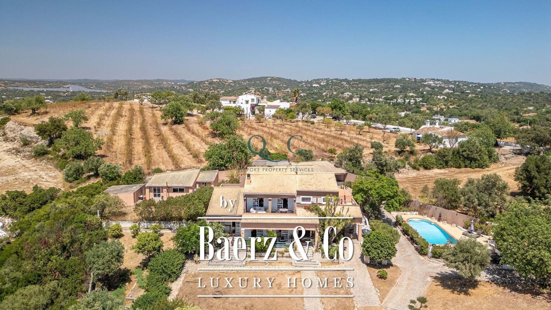 Villa in Santa Barbara de Nexe, Algarve, Portugal 1 - 16270759