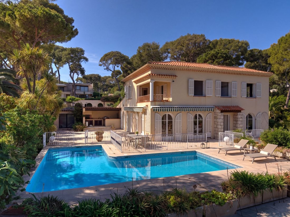 House in Antibes, Provence-Alpes-Côte d'Azur, France 3 - 18043351