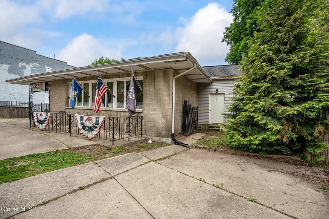 Troy, New York, United States 4 - 18040035