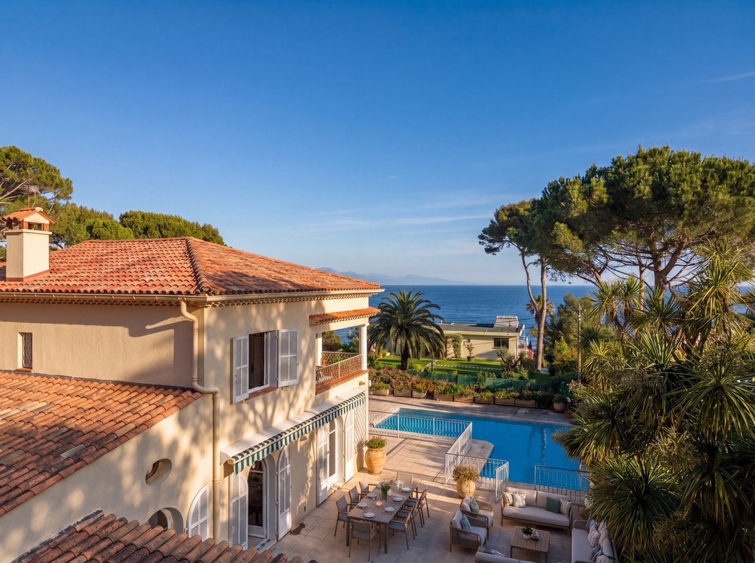 House in Antibes, Provence-Alpes-Côte d'Azur, France 1 - 18043351