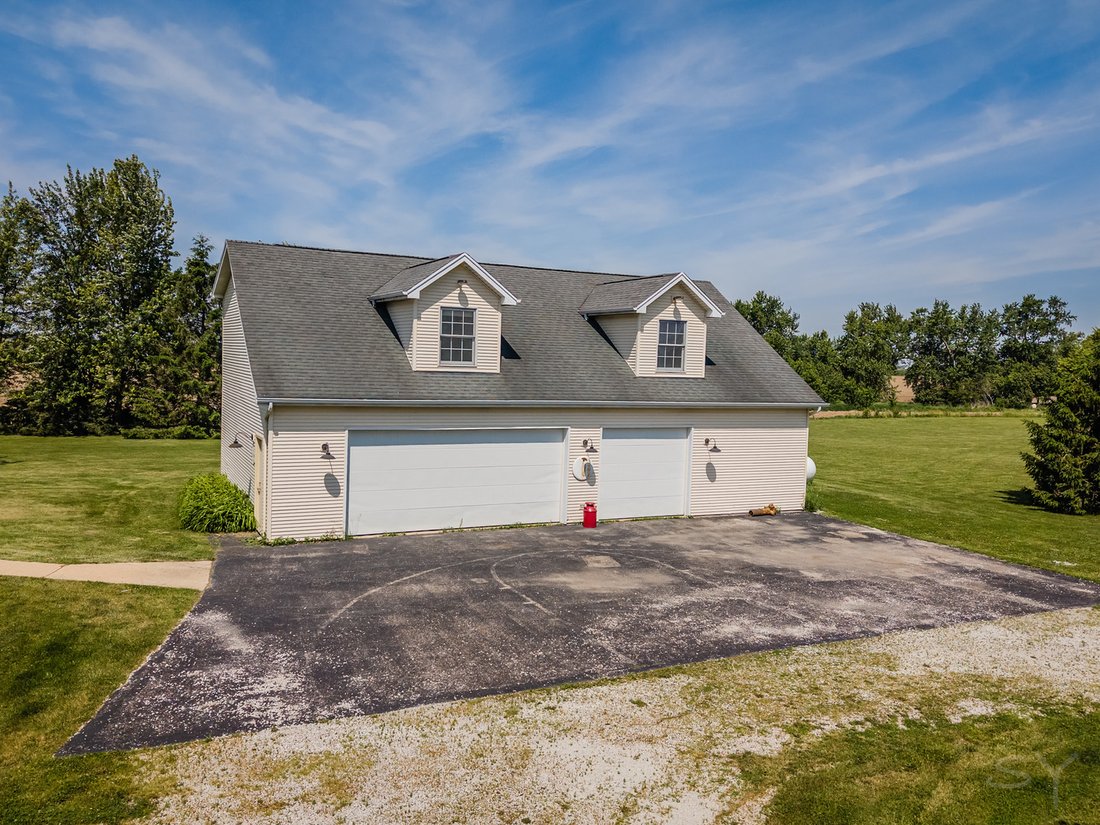 House in Grant Park, Illinois, United States 5 - 18040752