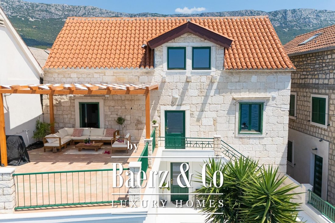 Townhouse in Kastel Sucurac, Split-Dalmatia County, Croatia 1 - 16085038