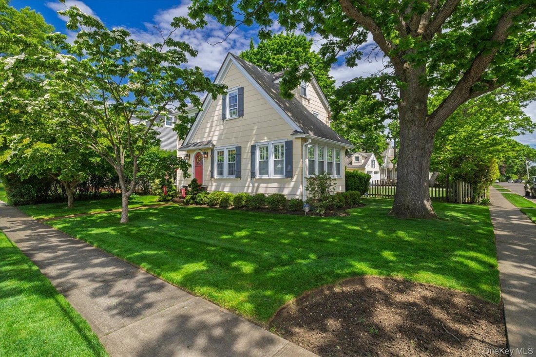 House in Rockville Centre, New York, United States 1 - 18049329