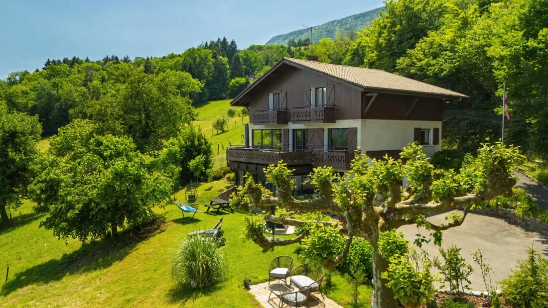 Chalet in Sévrier, Auvergne-Rhône-Alpes, France 1 - 17469241