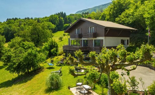 Chalet in Sévrier, Auvergne-Rhone-Alpen, Frankreich 1