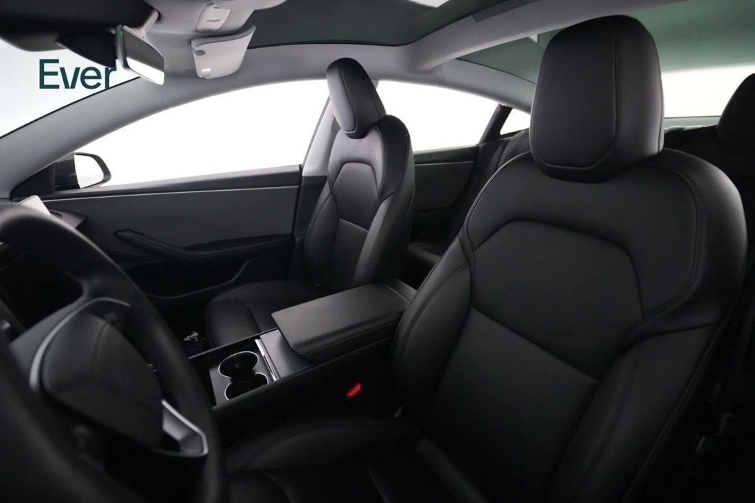 Sedan in San Francisco, CA, United States 4 - 17995358