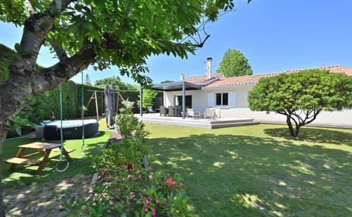 House in Le Las, Saint-Jean-d'Illac, France 1