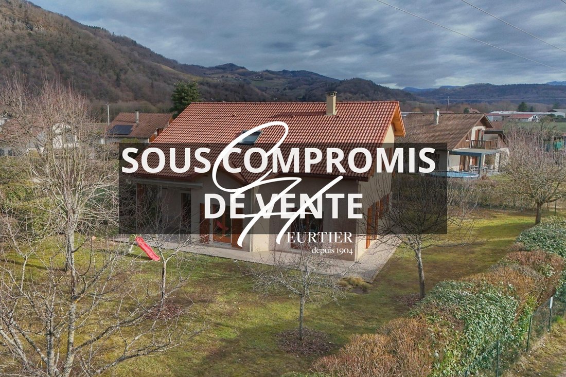 Villa in Saint-Aupre, Auvergne-Rhône-Alpes, France 1 - 17328602