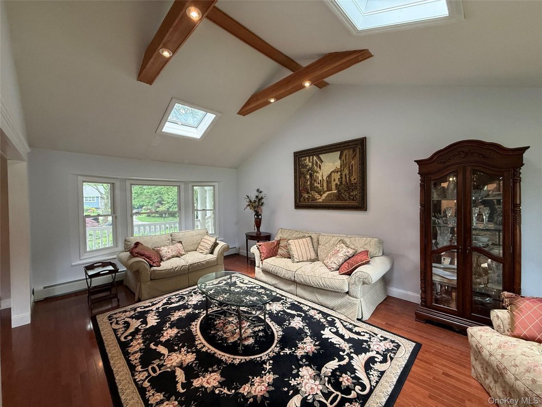 House in Huntington Station, New York, United States 3 - 18049321