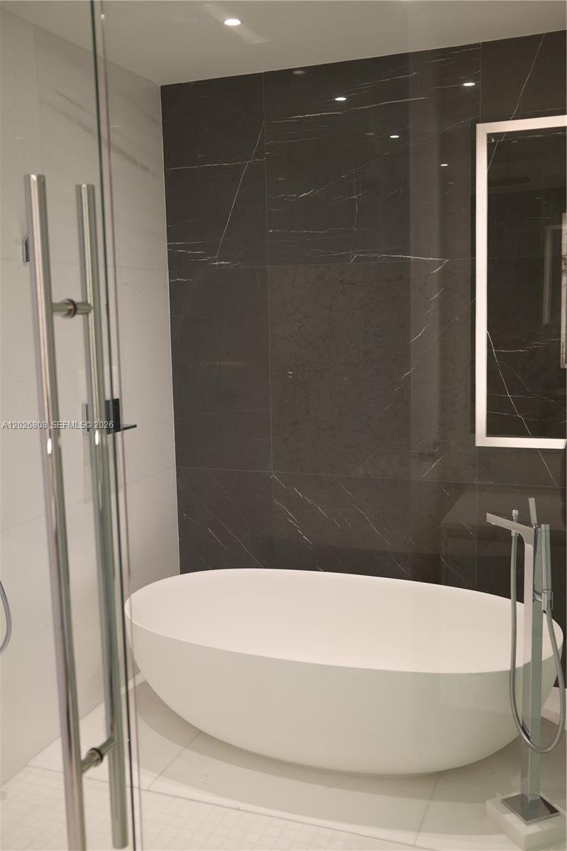 Condo in Miami, Florida, United States 5 - 18048492