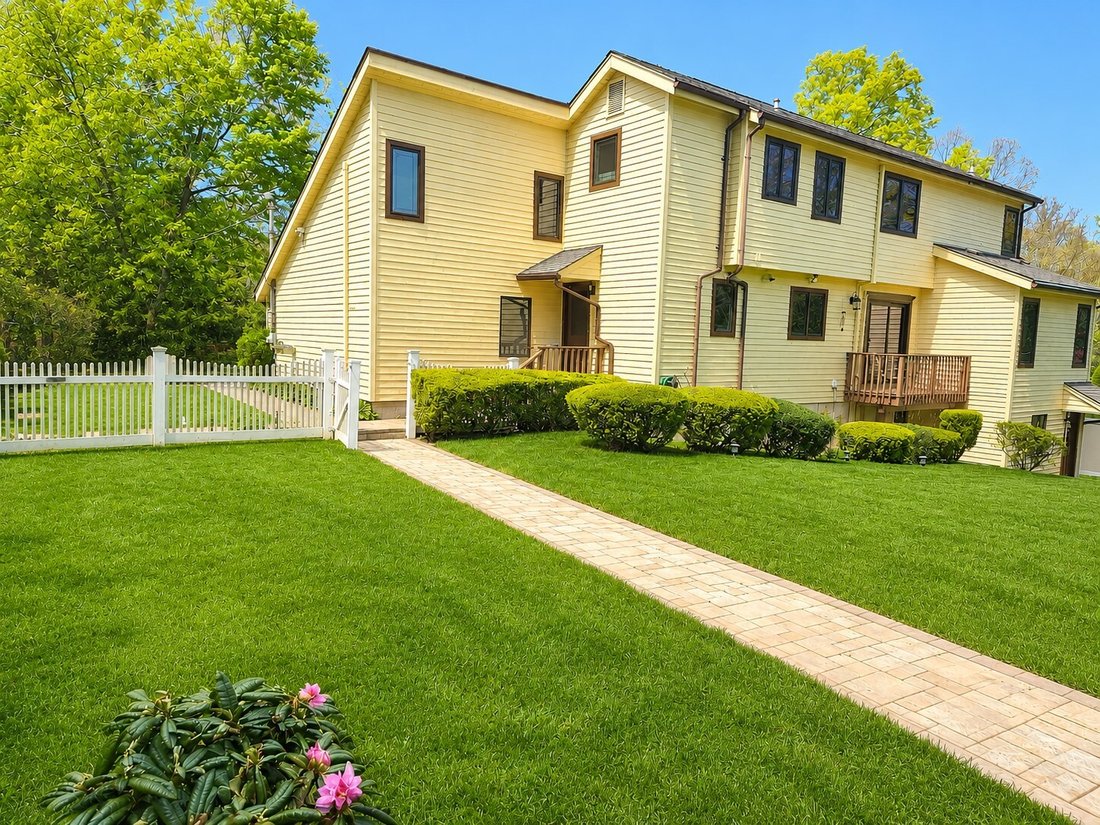 House in Middle Island, New York, United States 4 - 18035784