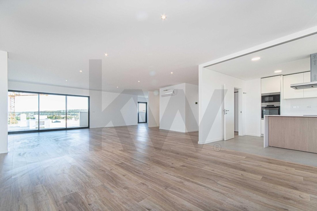 Apartment in Carnaxide e Queijas, Lisbon, Portugal 2 - 18044646