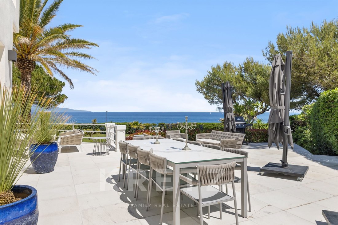 House in Antibes, Provence-Alpes-Côte d'Azur, France 3 - 18047345