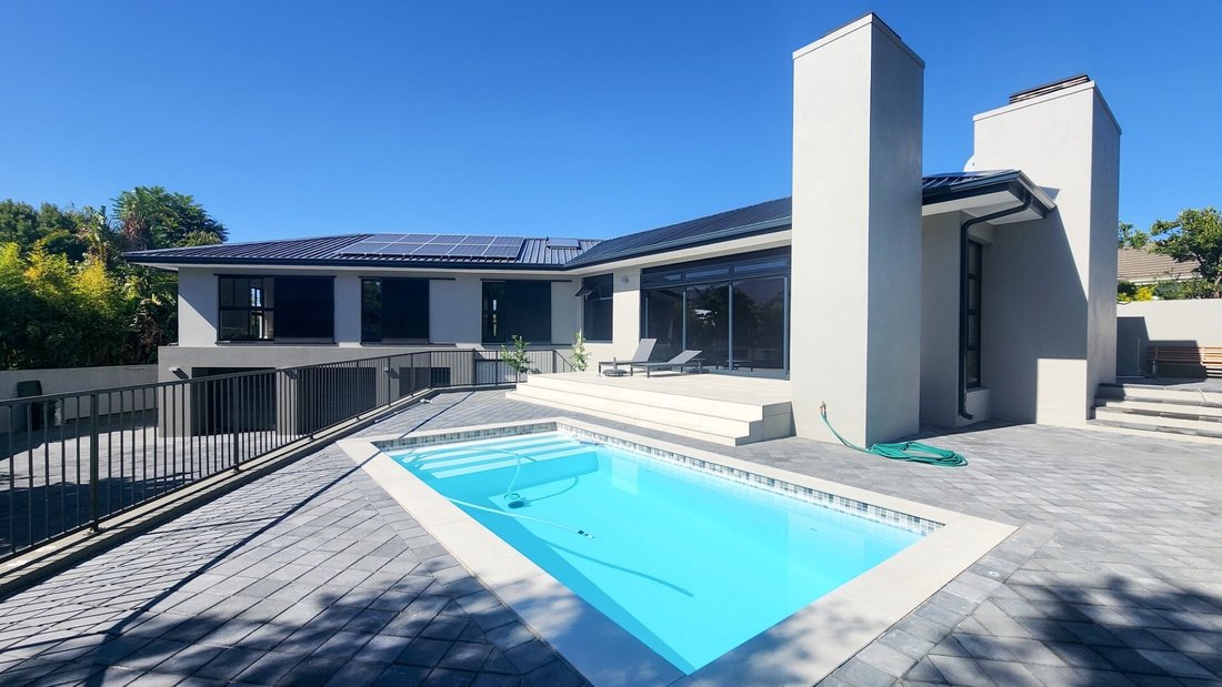 House in Courtrai, Southern Paarl, Western Cape 3 - 18041972