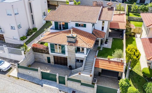 House in Nogueira, Fraiao e Lamacaes, Braga, Portugal 1