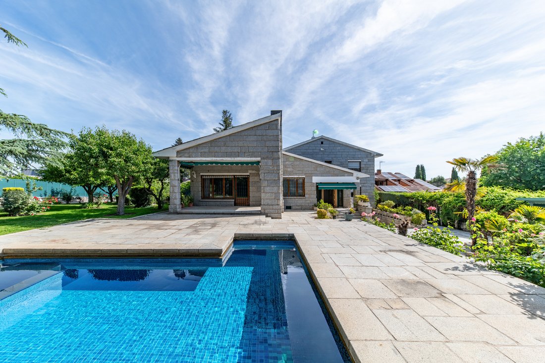 Villa in Pozuelo de Alarcon, Comunidad de Madrid, Spain 4 - 18035408