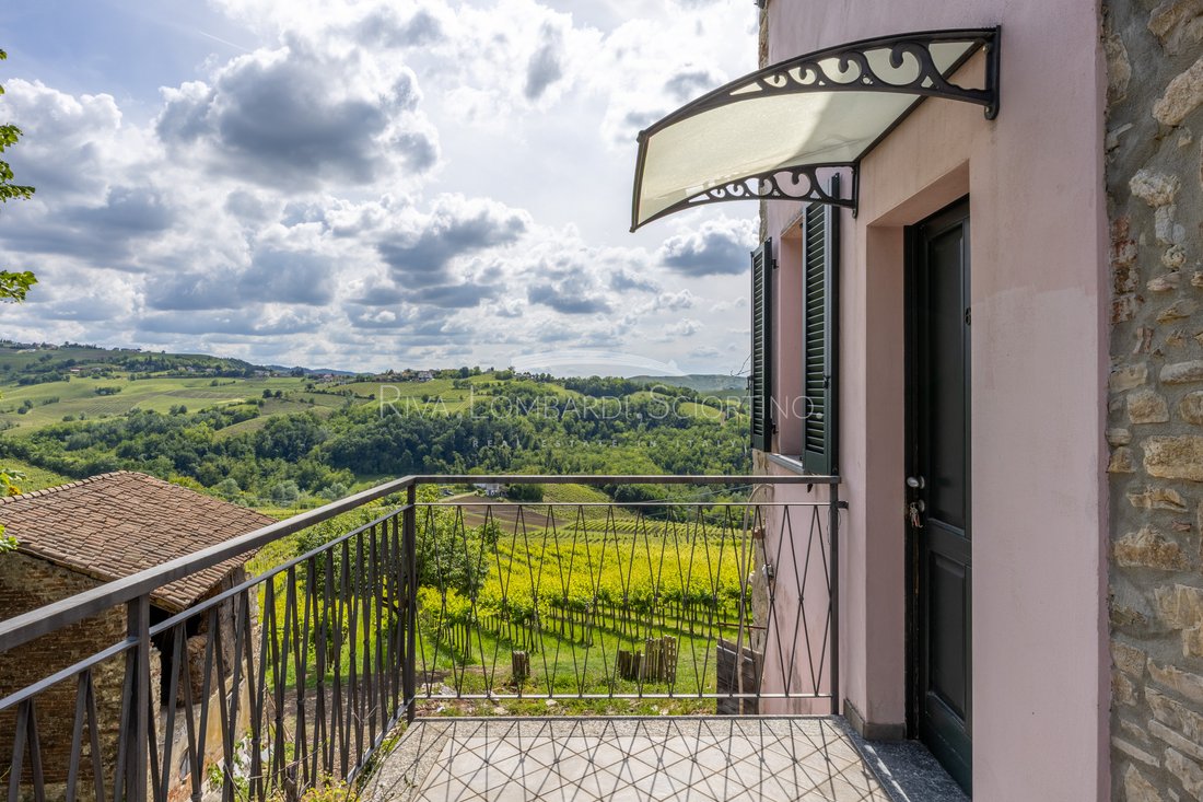 Estate in Montecalvo Versiggia, Lombardy, Italy 4 - 18035700