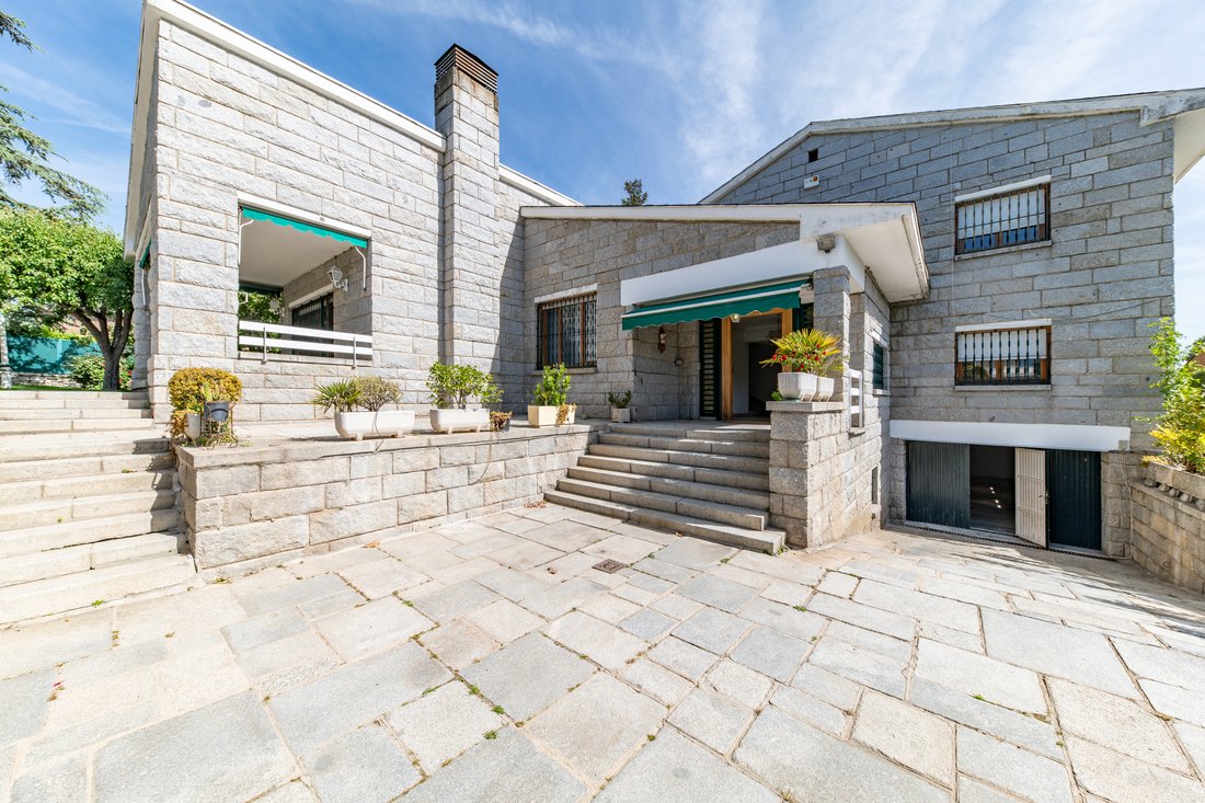Villa in Pozuelo de Alarcon, Comunidad de Madrid, Spain 1 - 18035408